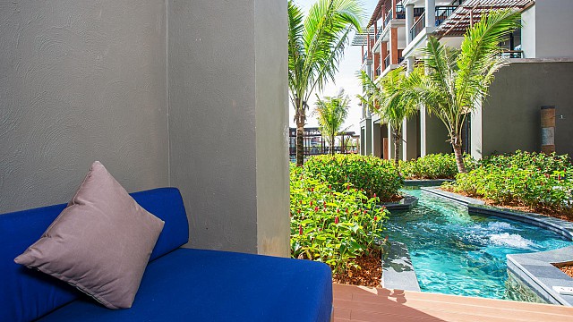 Deluxe Suite Pool Access - Jacuzzi