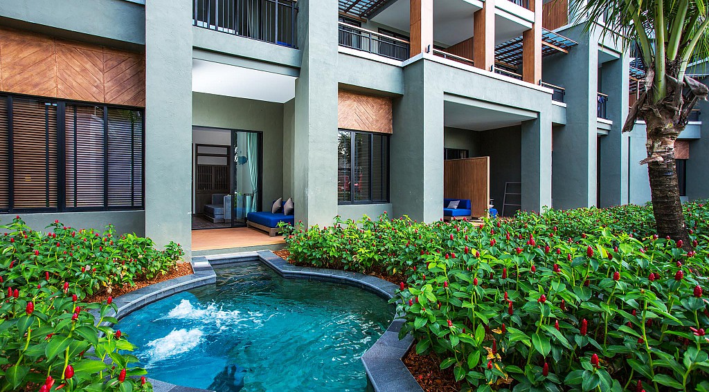 Deluxe Suite Pool Access - Jacuzzi